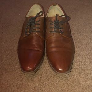 Steve Madden leather dress shoes. Only worn once!